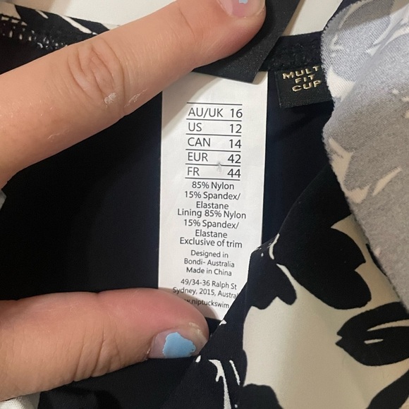 Niptuck Black White Floral Swim top Ruffle Flattering Tummy Control Size 12 Pads - Picture 3 of 6